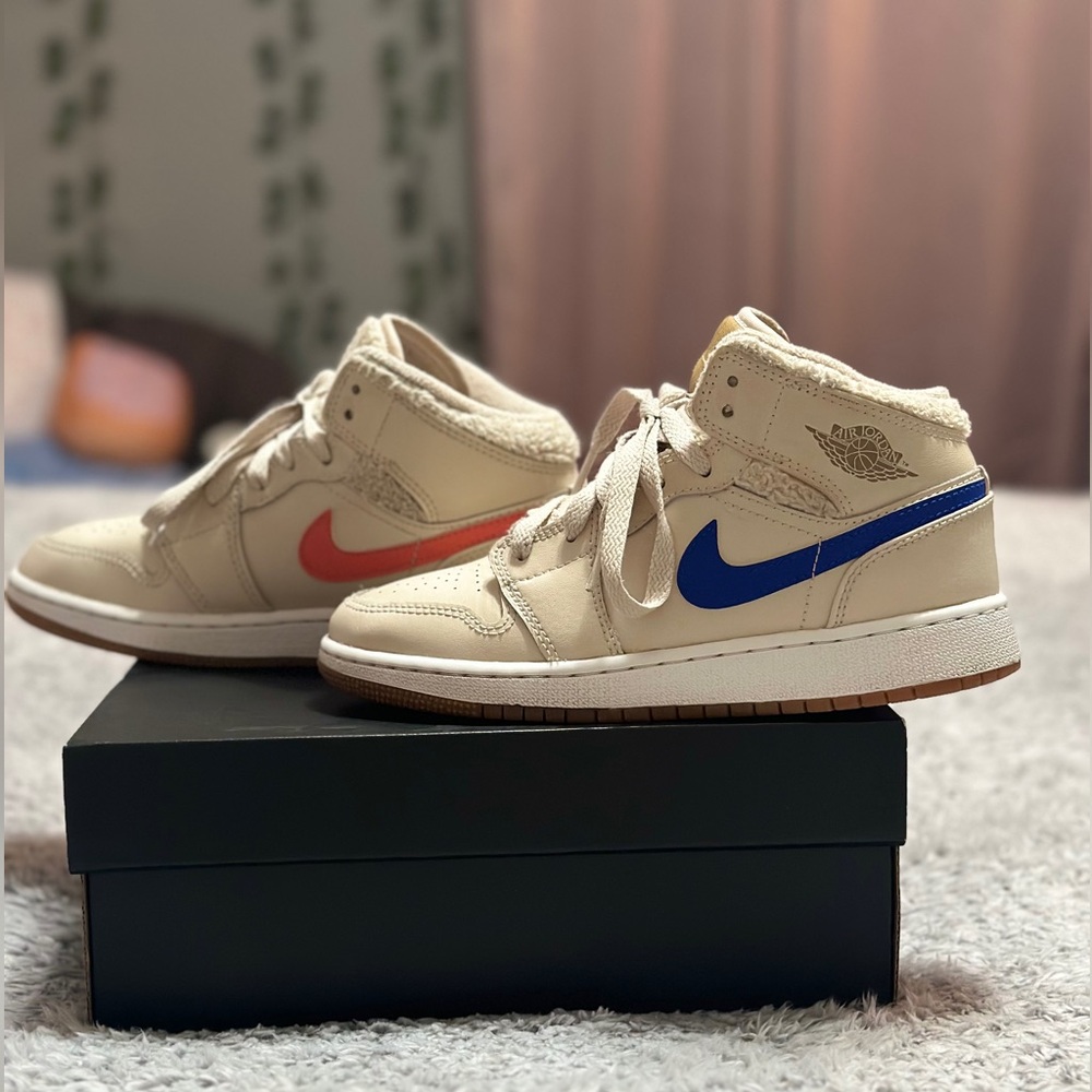 Nike Air Jordan One Mid UTL size 4 youth